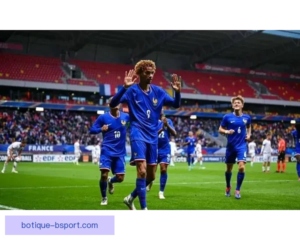 法兰克福正式签约埃基蒂克 强化锋线阵容迎接新赛季挑战